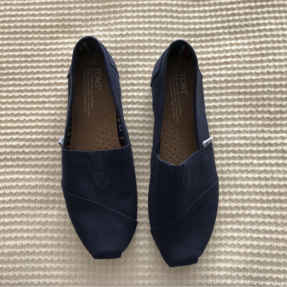 Toms Canvas Shoes - Picture 1 of 6